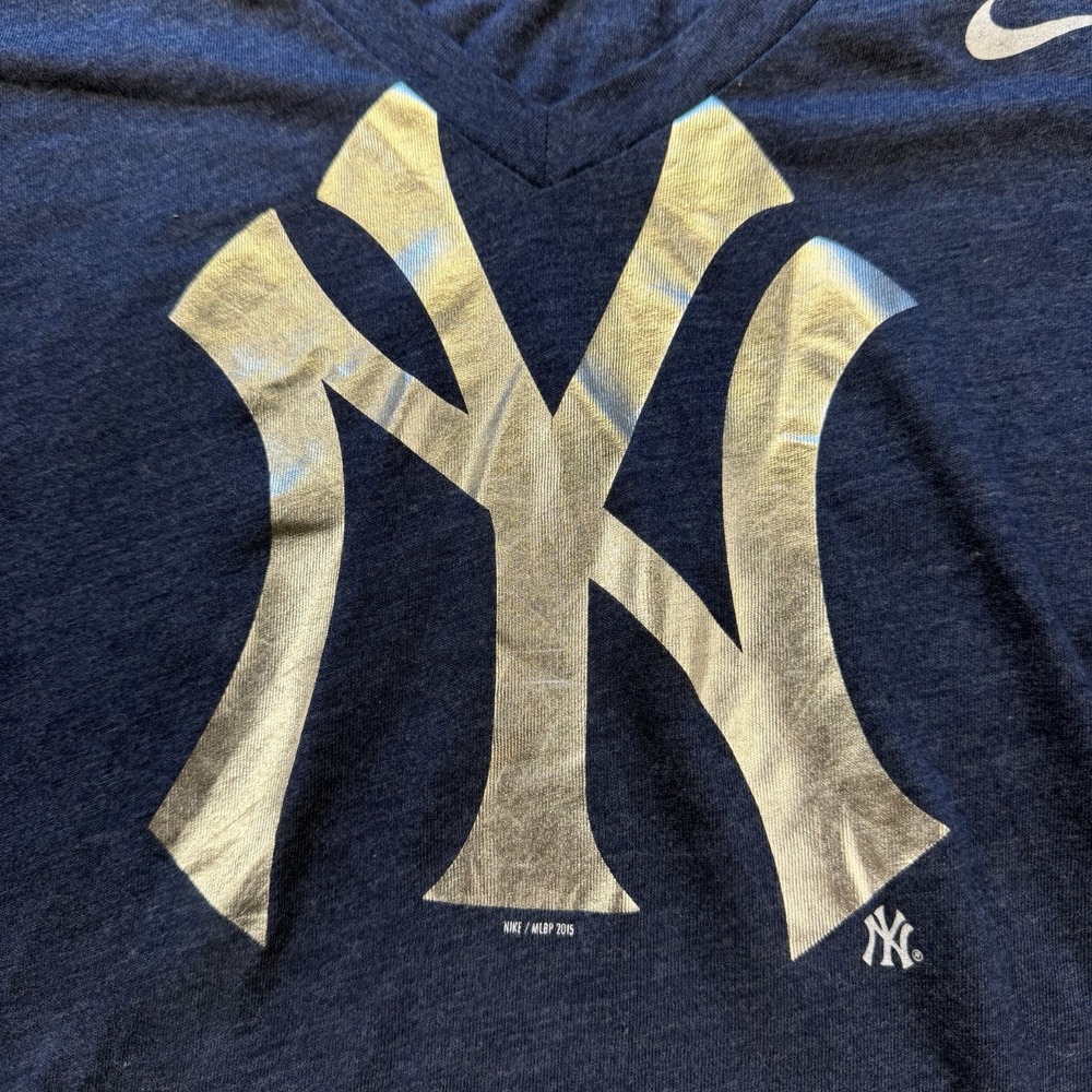 Nike New York Yankees Women's Blue Metallic Graphic Logo Tshirt MLB Size‎ XL - Picture 3 of 6